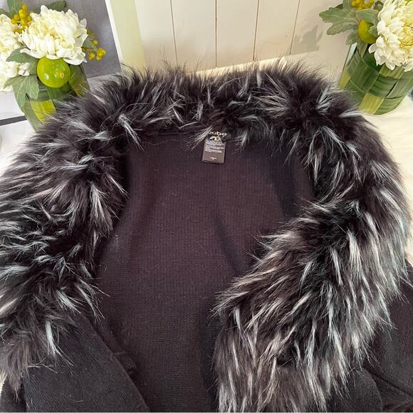NEW Bebe Faux Fur Statement Collar Oversized Knit Shrug Draped Sweater Black Wh… - Picture 6 of 16